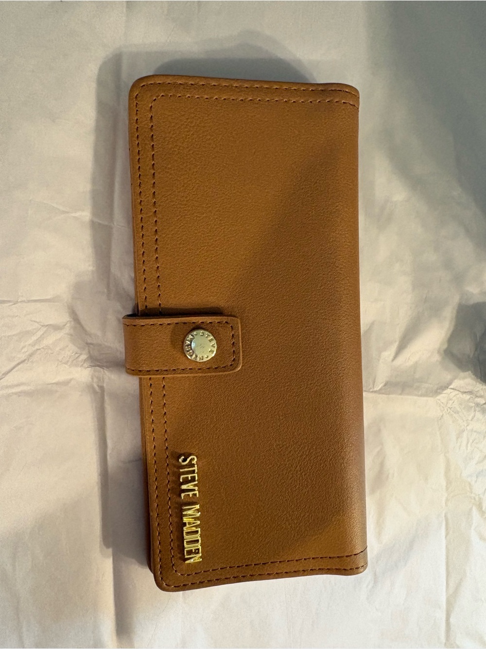 Steve Madden women’s Caramel Wallet with Gold Hardware